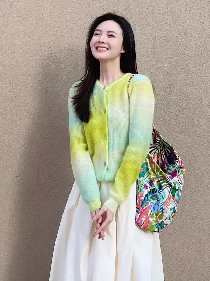 2025今年超火早秋穿搭套装小众设计多巴胺减龄渐变针织开衫半身裙