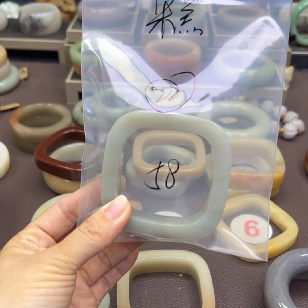 石英质玉未镶嵌手镯福***照