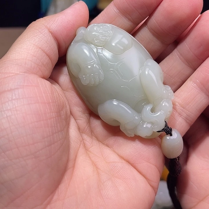 溜***界和田玉未镶嵌颈饰