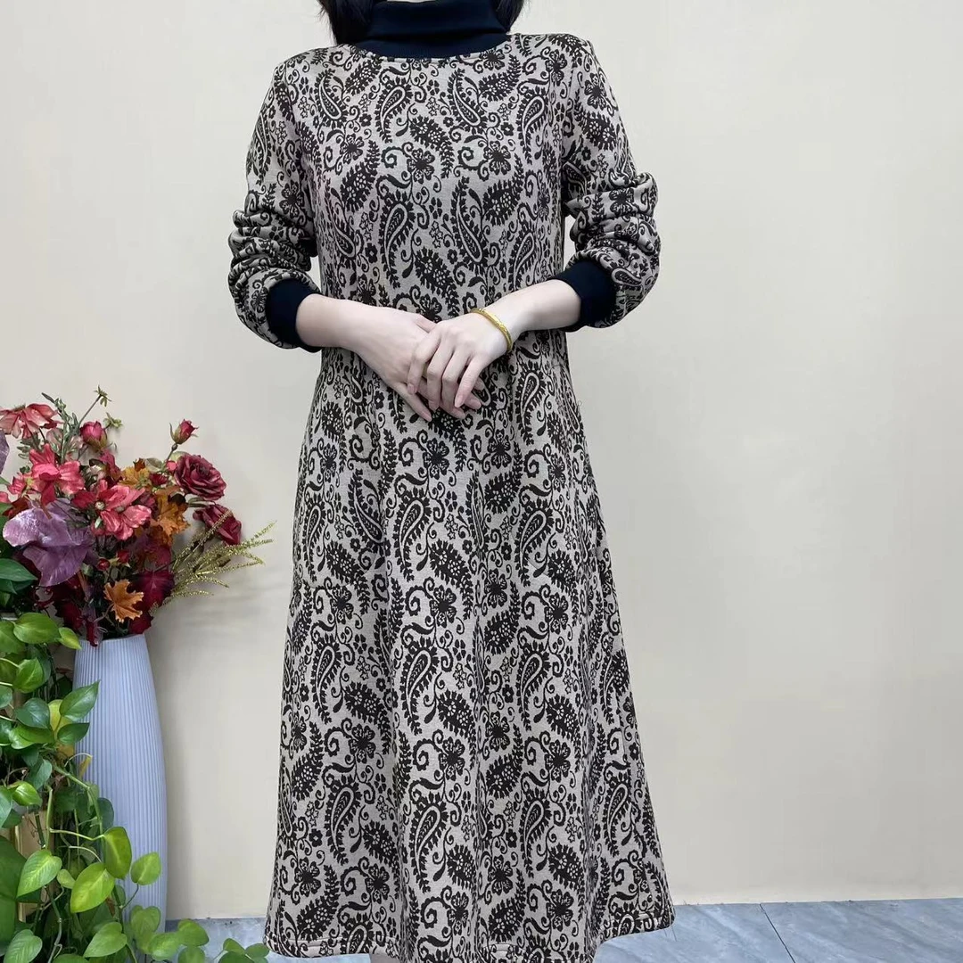 洋气妈妈腰果花色减龄保暖一体绒保暖连衣裙