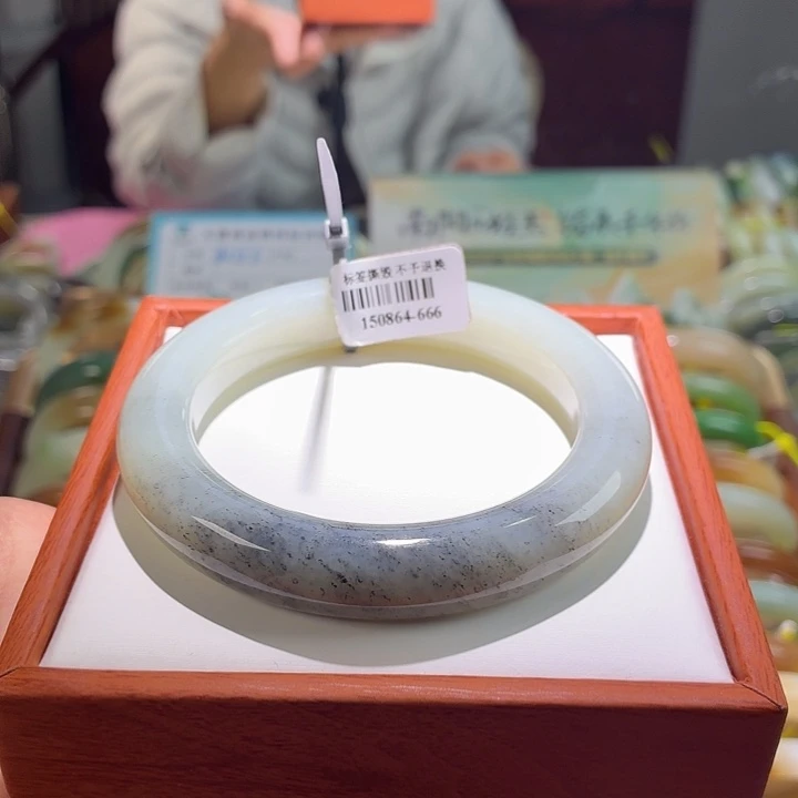 和田玉未镶嵌手镯16。 61