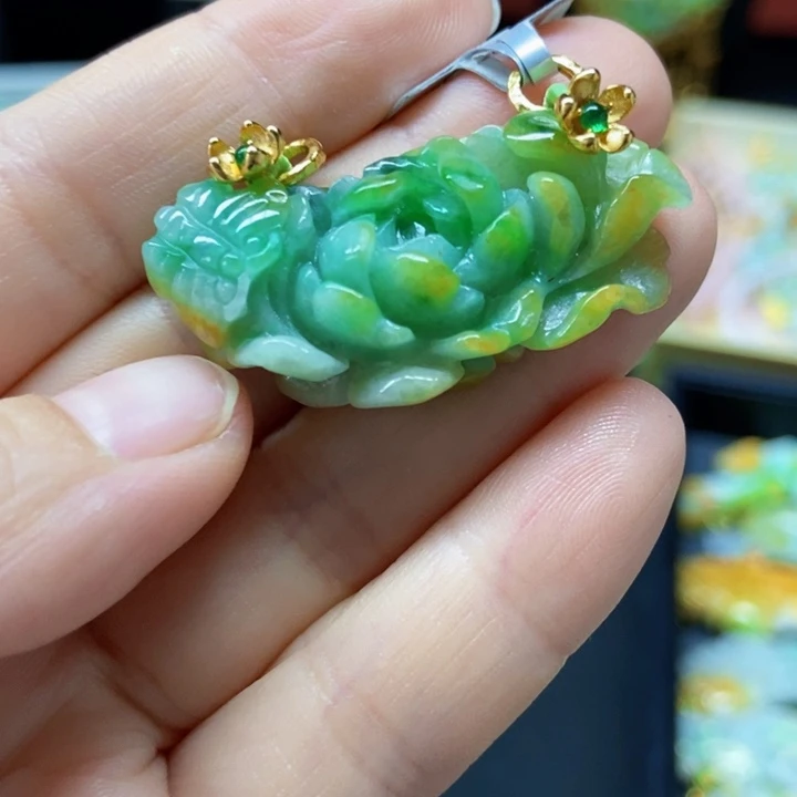 翡翠未镶嵌颈饰吊坠