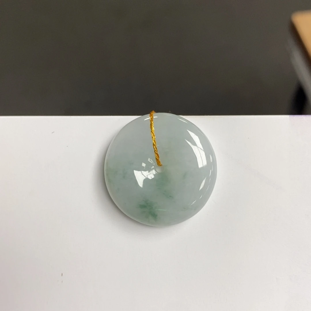 翡翠未镶嵌颈饰平安扣