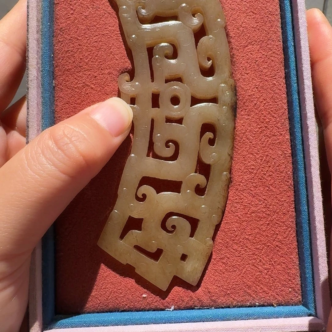 共***光和田玉未镶嵌挂件