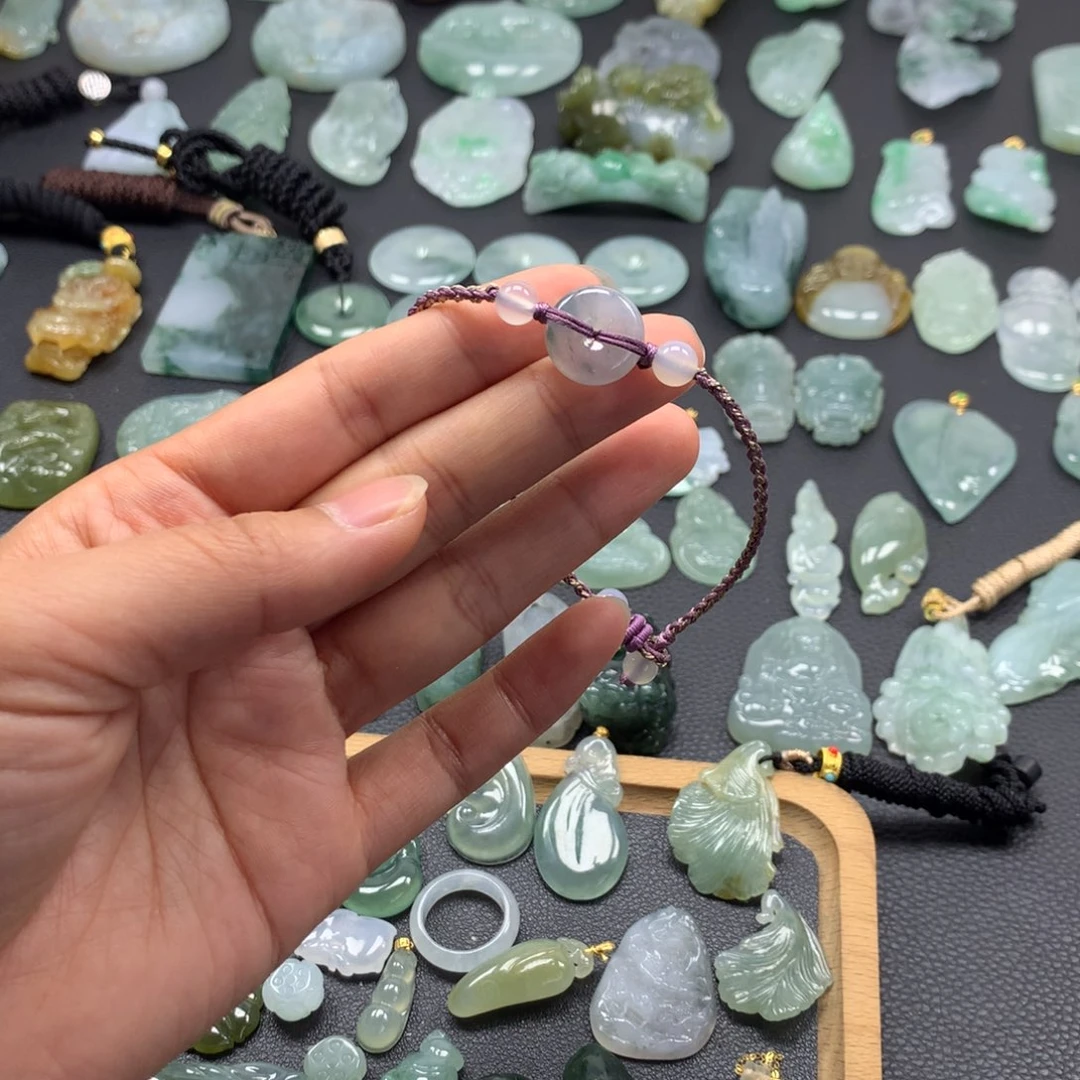 翡翠颈饰未镶嵌扣子