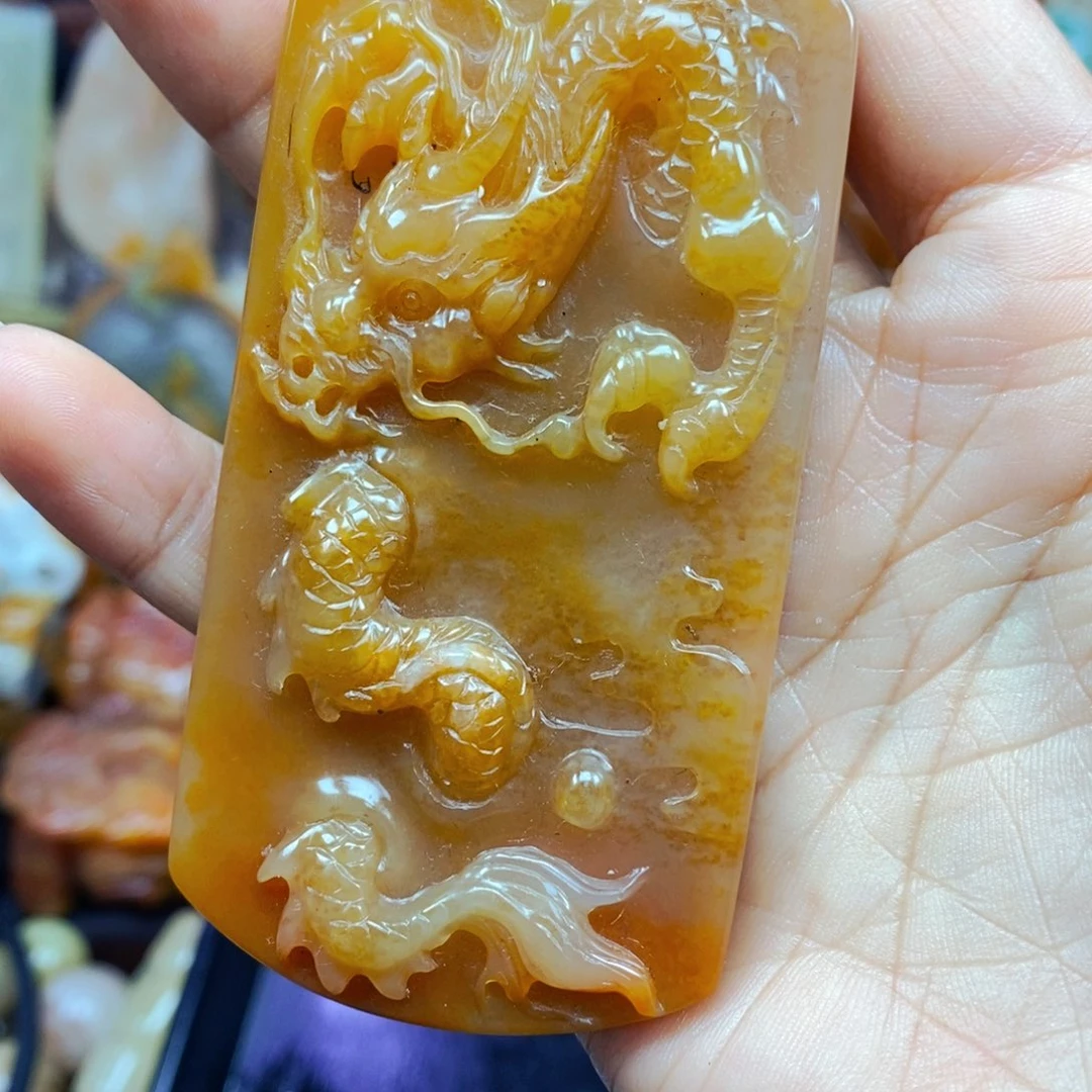 石英质玉（黄龙玉）未镶嵌颈饰