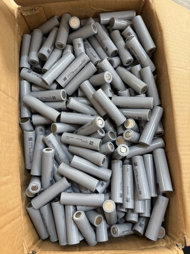 大容量18650动力电池5支(正负极有点生锈，颜色随机发)