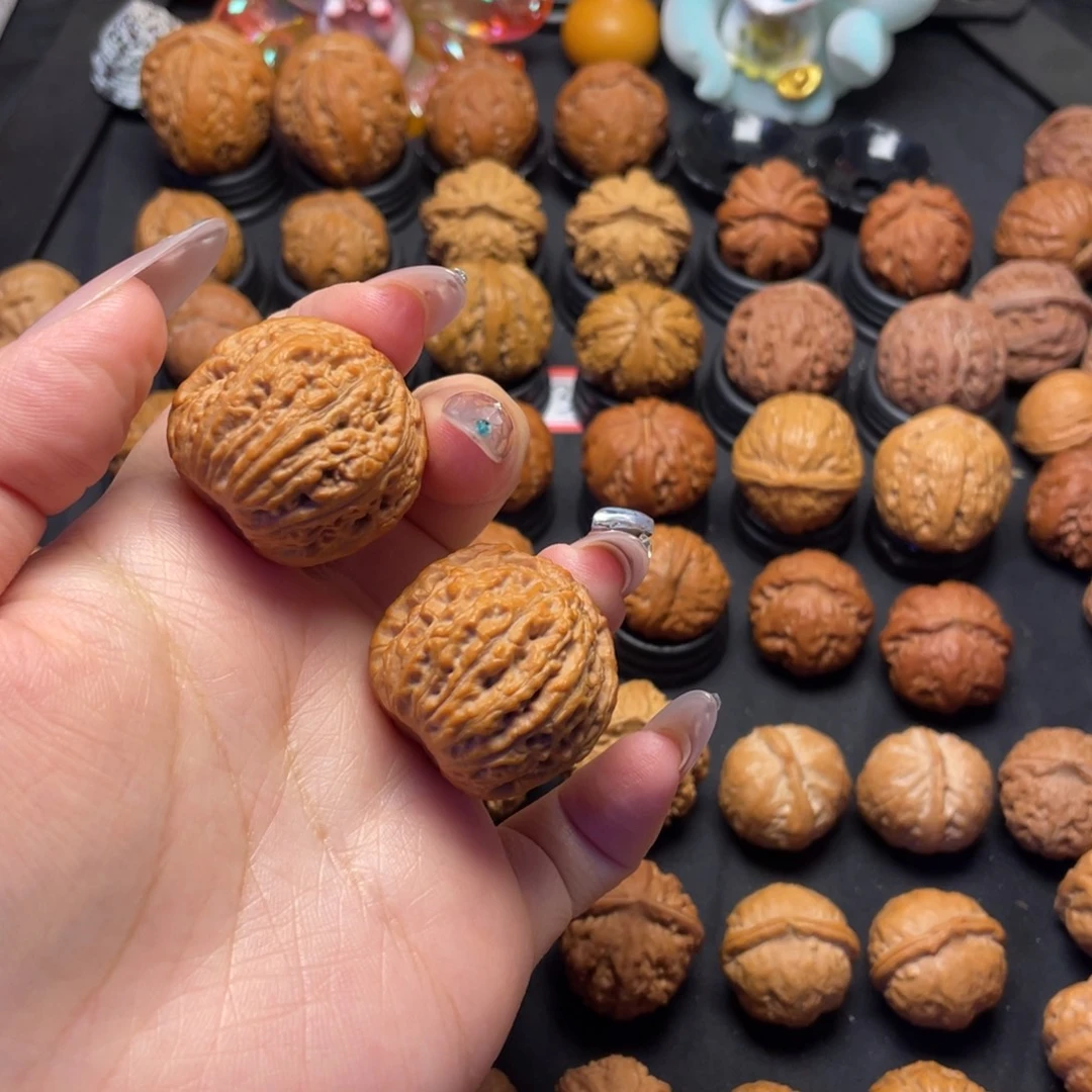 洪***发吊坠文玩核桃。。。。。。