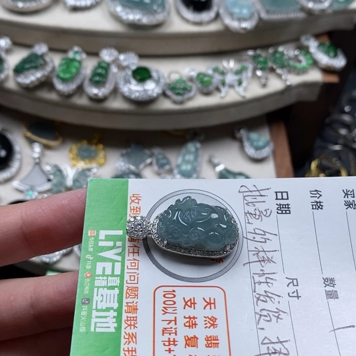 翡翠颈饰未镶嵌翡翠