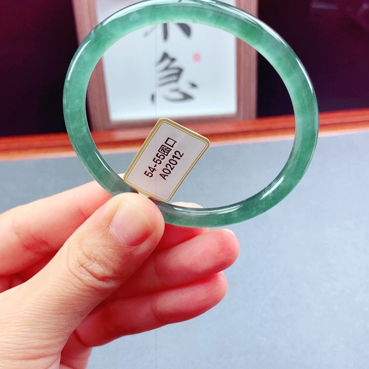 未镶嵌手镯翡翠圆镯