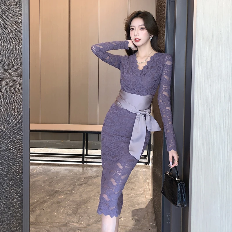 性感纯欲V领绑带长袖连衣裙女早春新款修身显瘦蕾丝包臀辣妹长裙