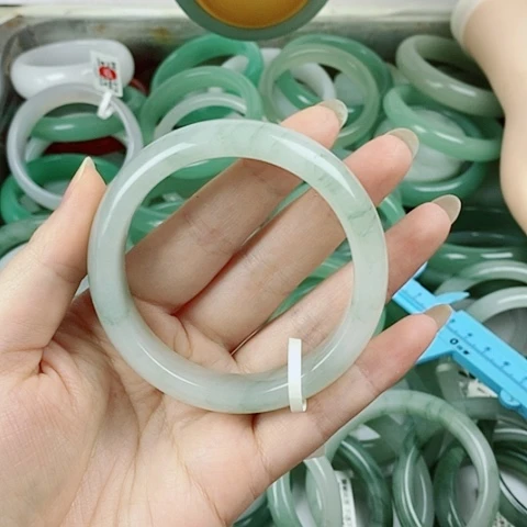 小***光石英质玉（金丝玉）手镯未镶嵌