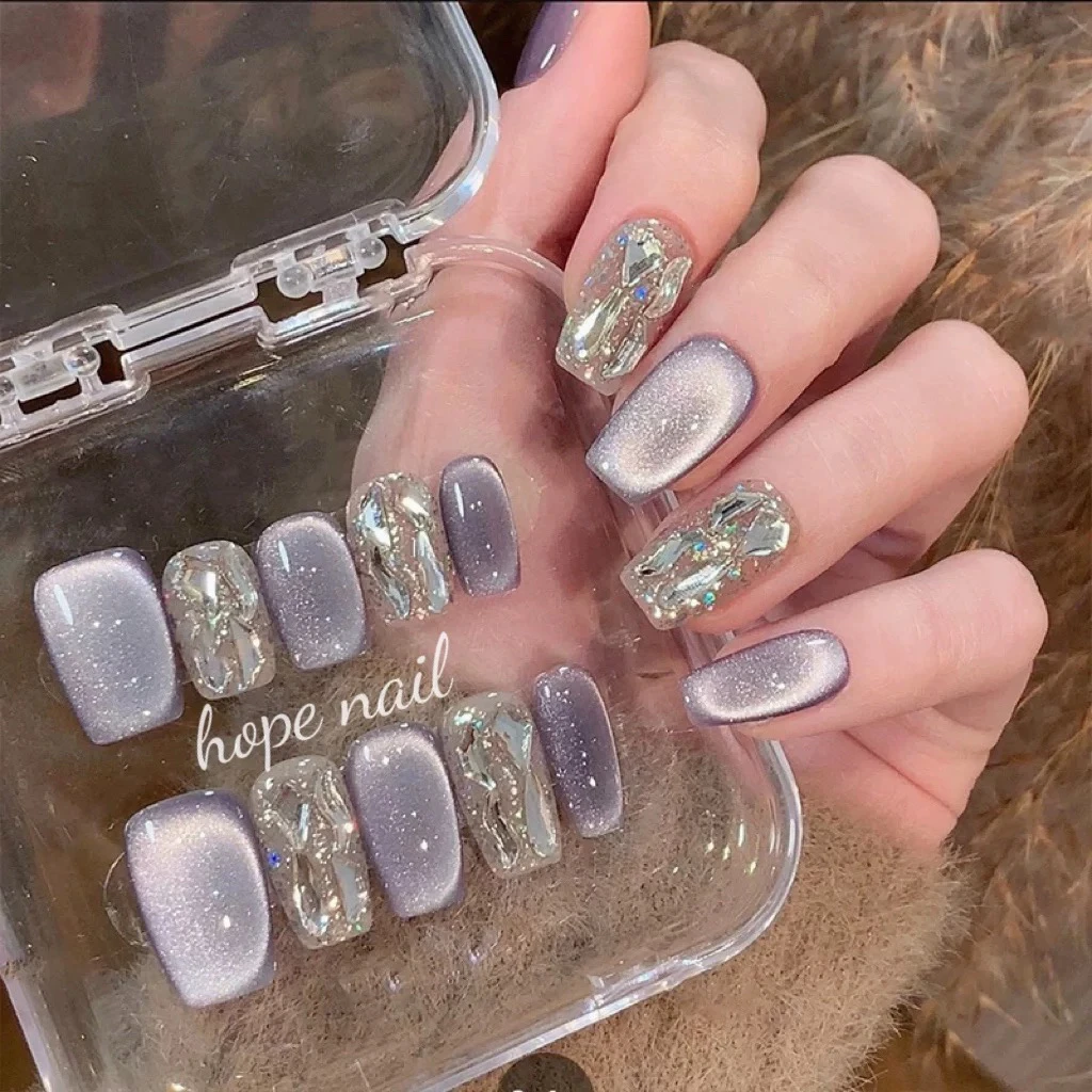 纯手工穿戴甲紫色玻璃珠猫眼美甲中短款闪钻氛围感高级显白假指甲