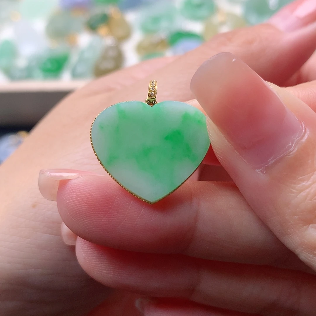 【闪购商品】翡翠18K金镶嵌吊坠(赠链)