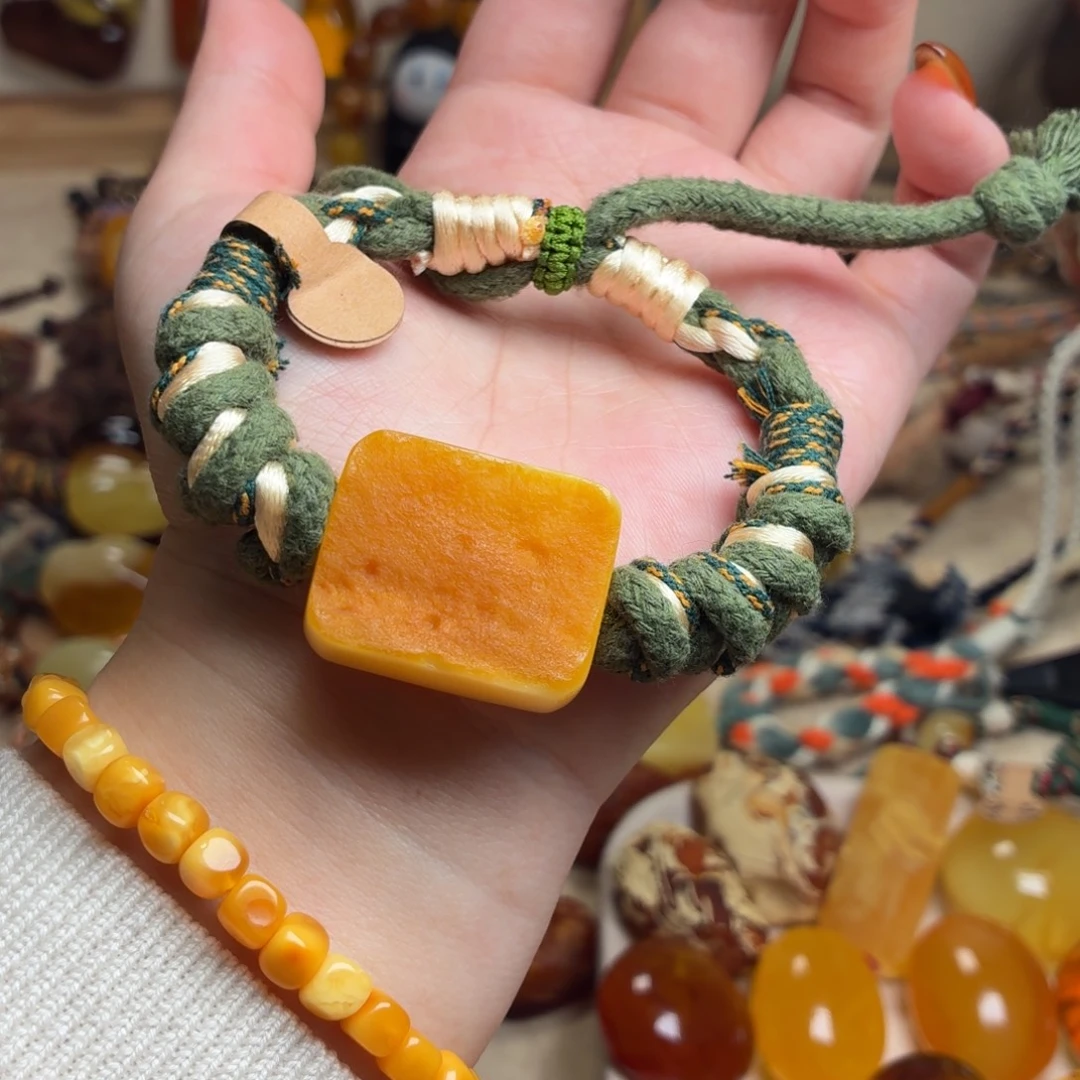 琥珀未镶嵌颈饰白蜡