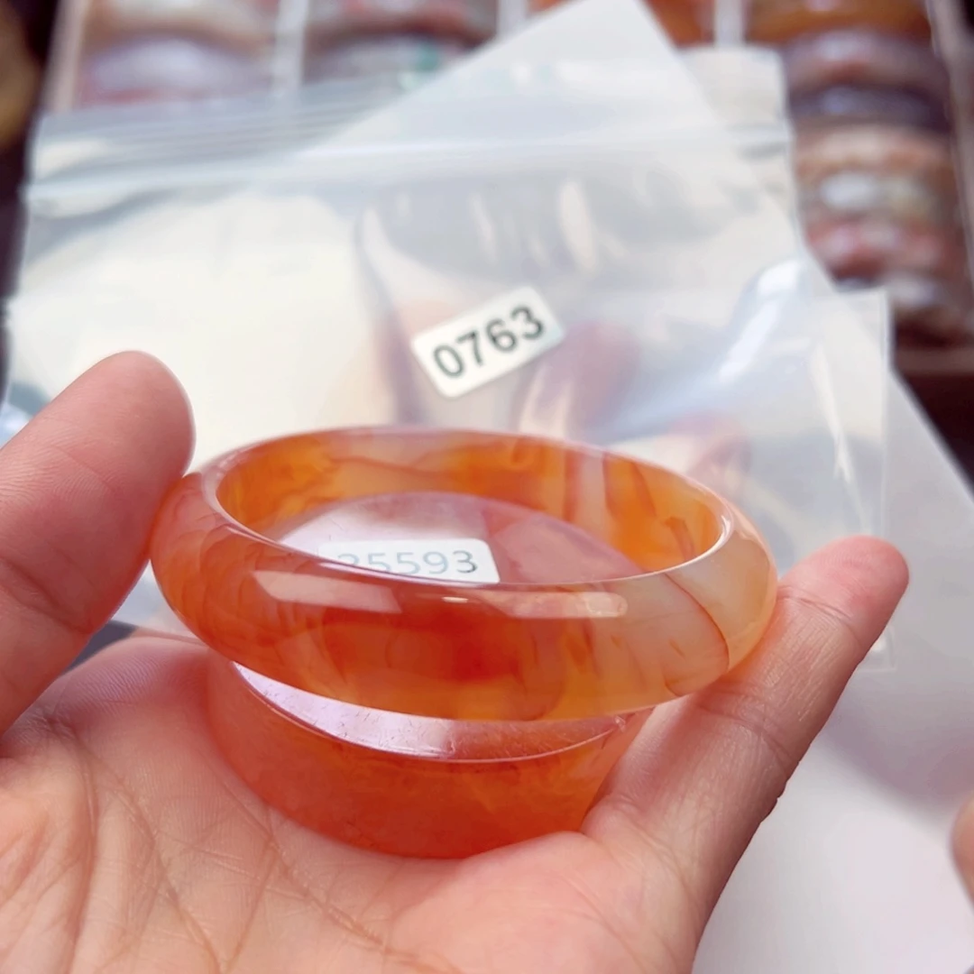 未镶嵌手镯玛瑙/玉髓谁***谁