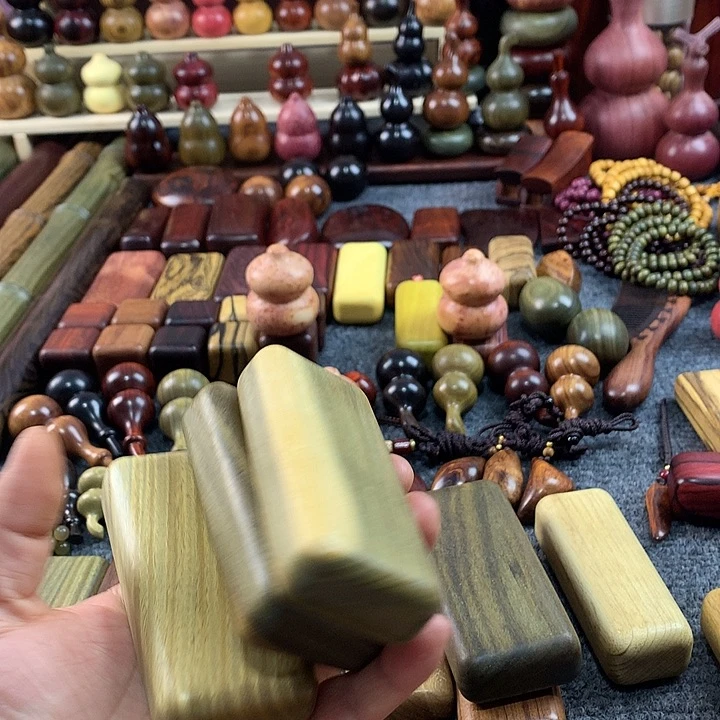 云***山绿檀把件一起六个