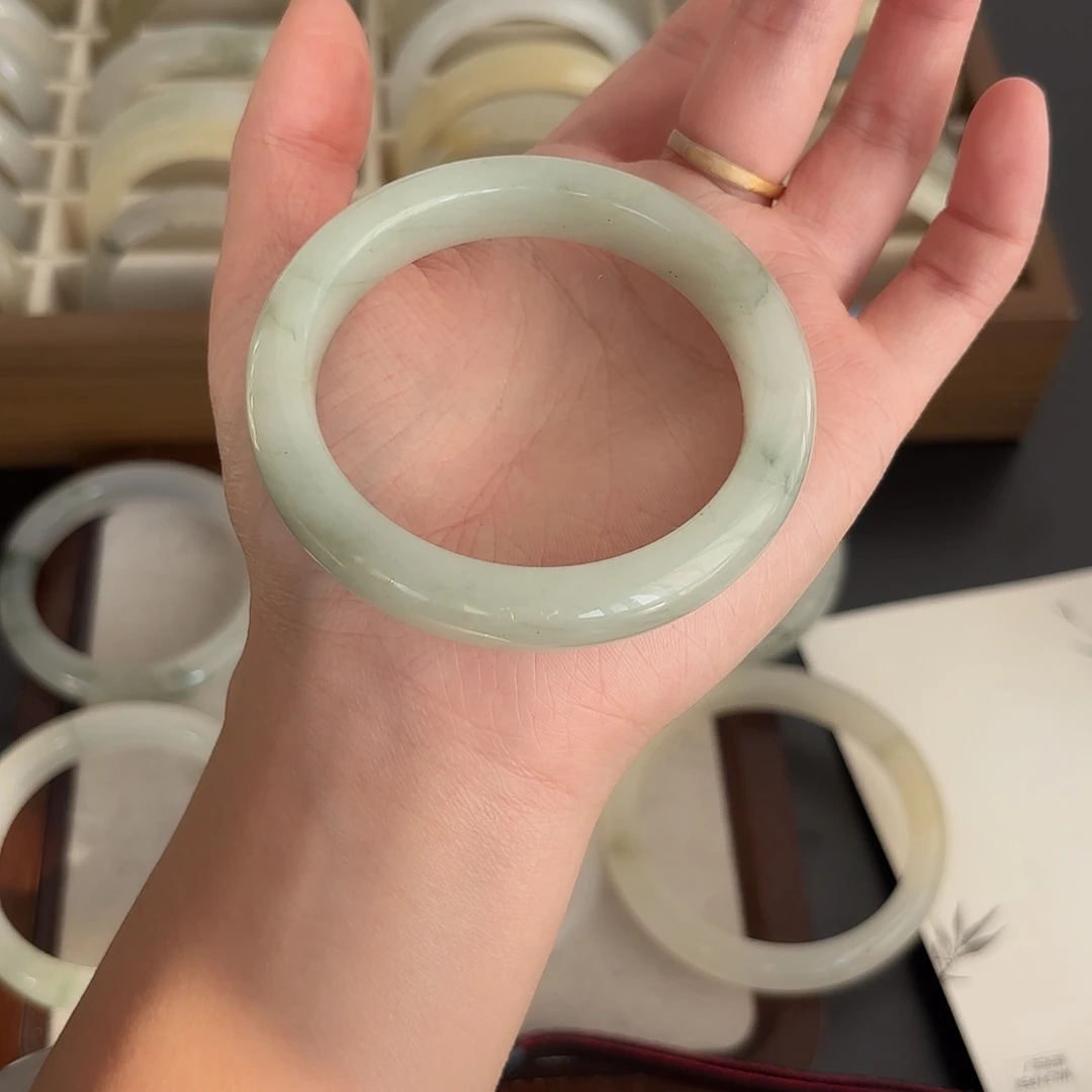 石英质玉（天山翠）未镶嵌手镯54.3圈口