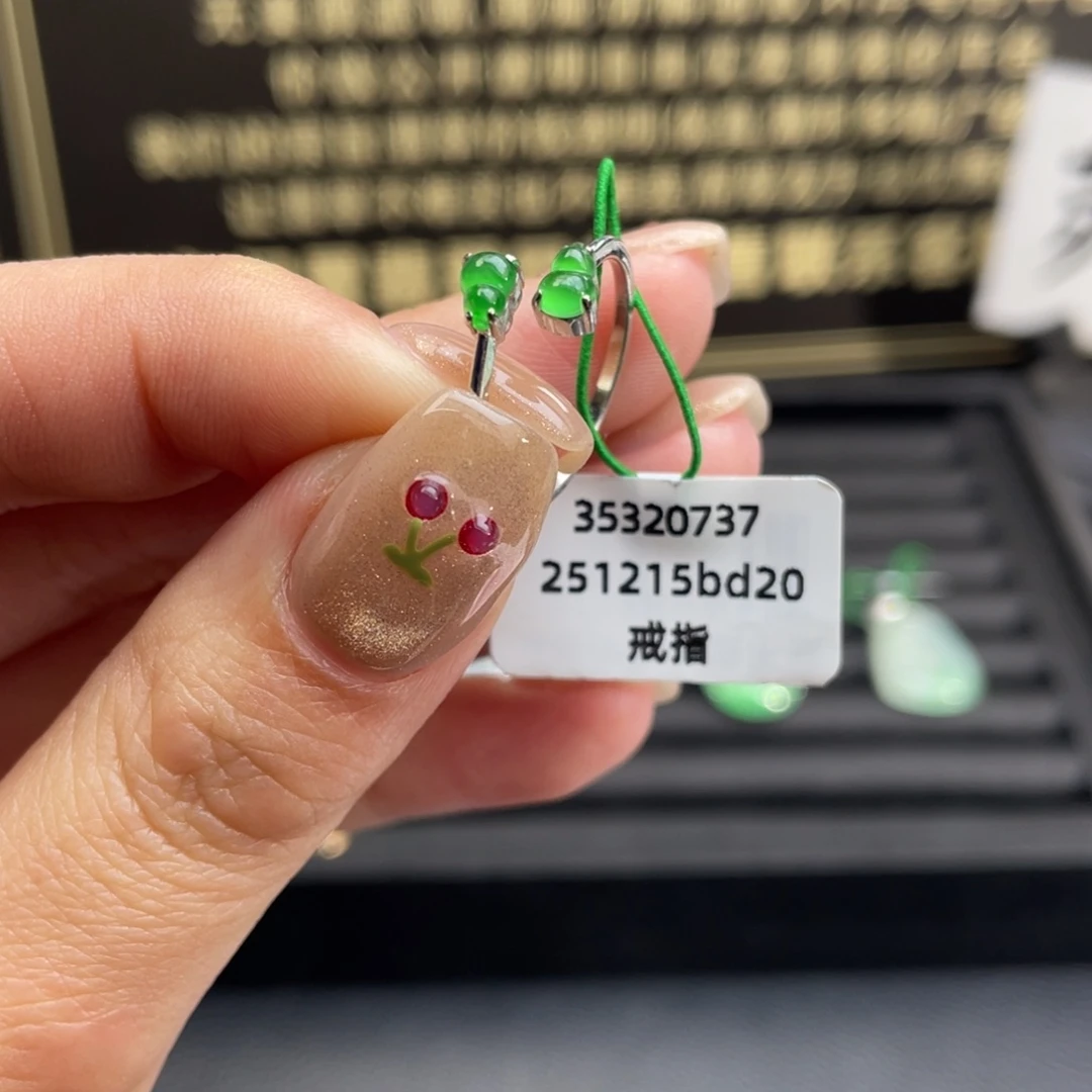 翡翠18K金镶嵌戒指戒指 满是葫芦 侧方起光（万内买断1425）