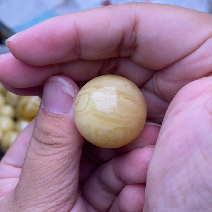 琥珀未镶嵌裸石66