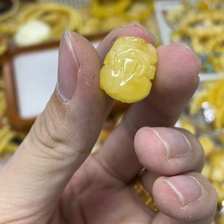 蜜蜡未镶嵌裸石吊坠