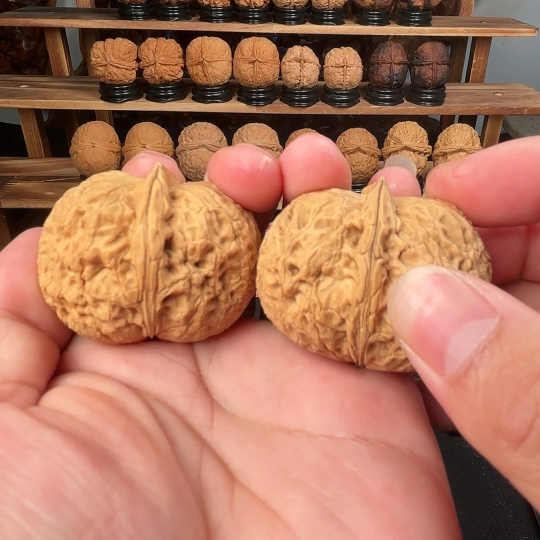 桃核把件瑕疵对龙鼎元宝