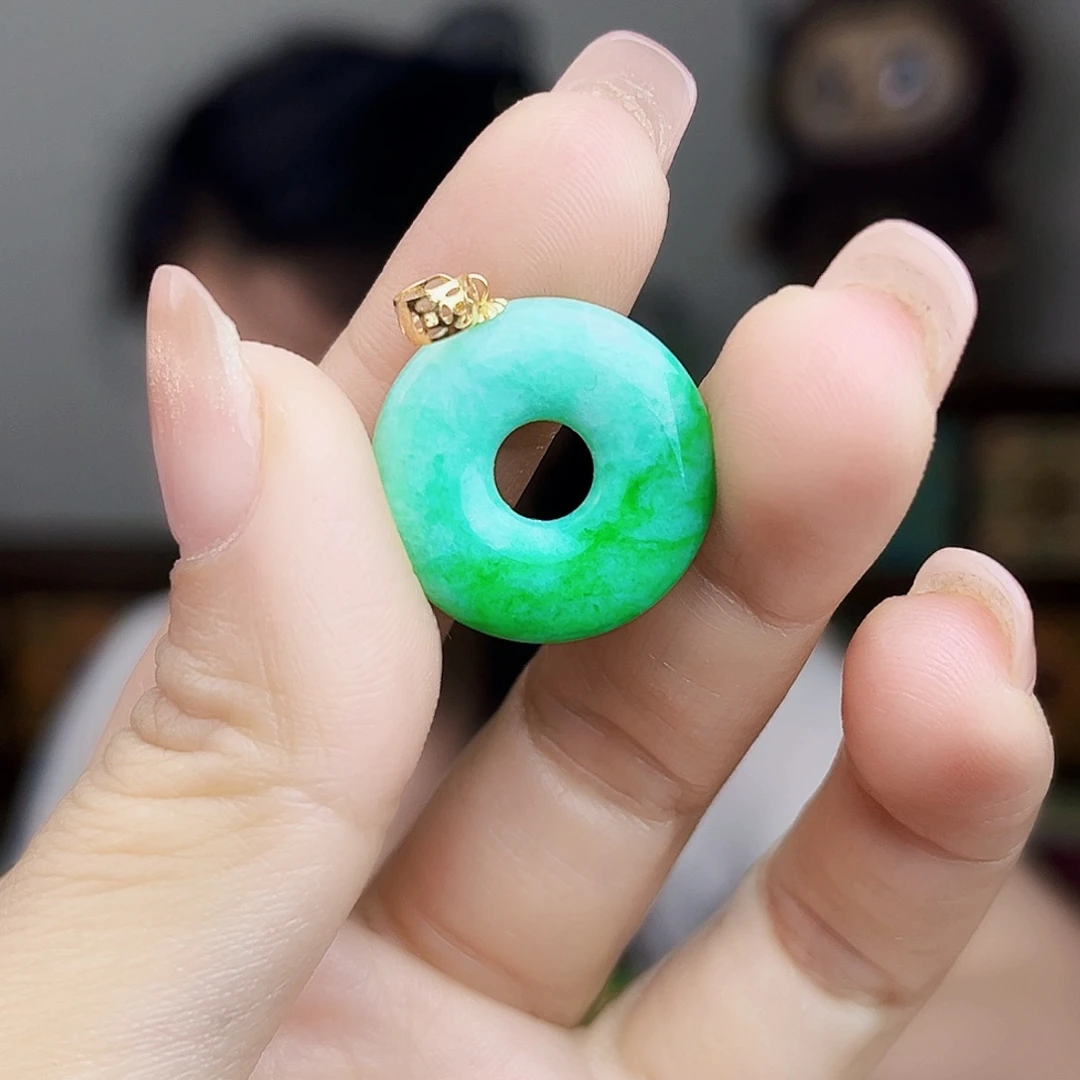 翡翠18K金镶嵌颈饰吊坠