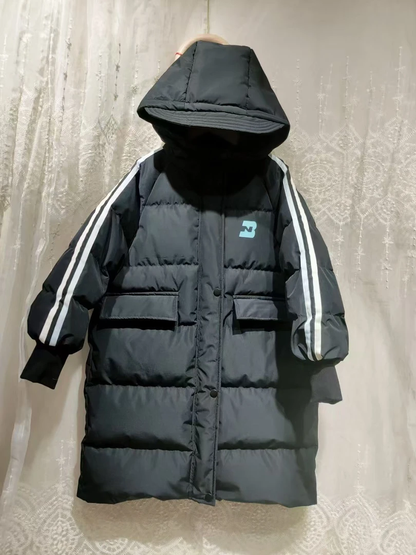 黑色休闲长款羽绒服