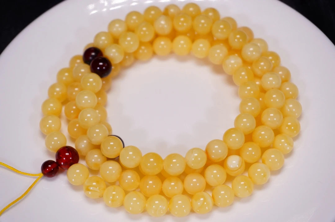 8mm俄料蜜蜡满蜡108佛珠，多样性发一条 重37克左右