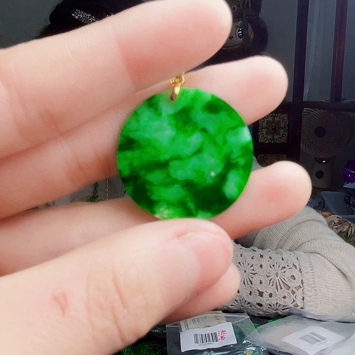 翡翠18K金镶嵌颈饰多样性