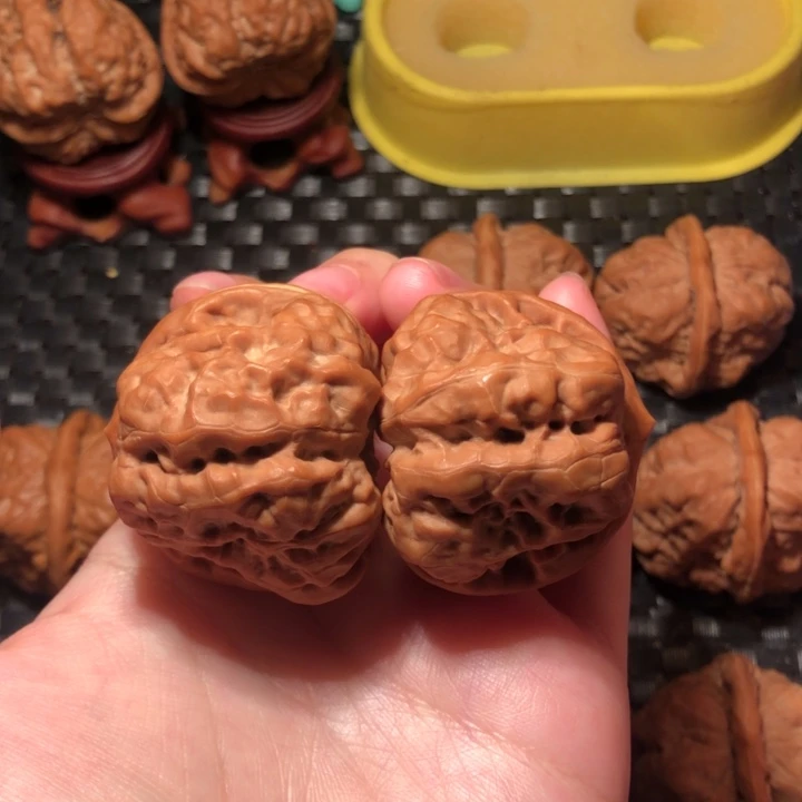 文玩核桃把件40四开八腿红皮肌肉蛙