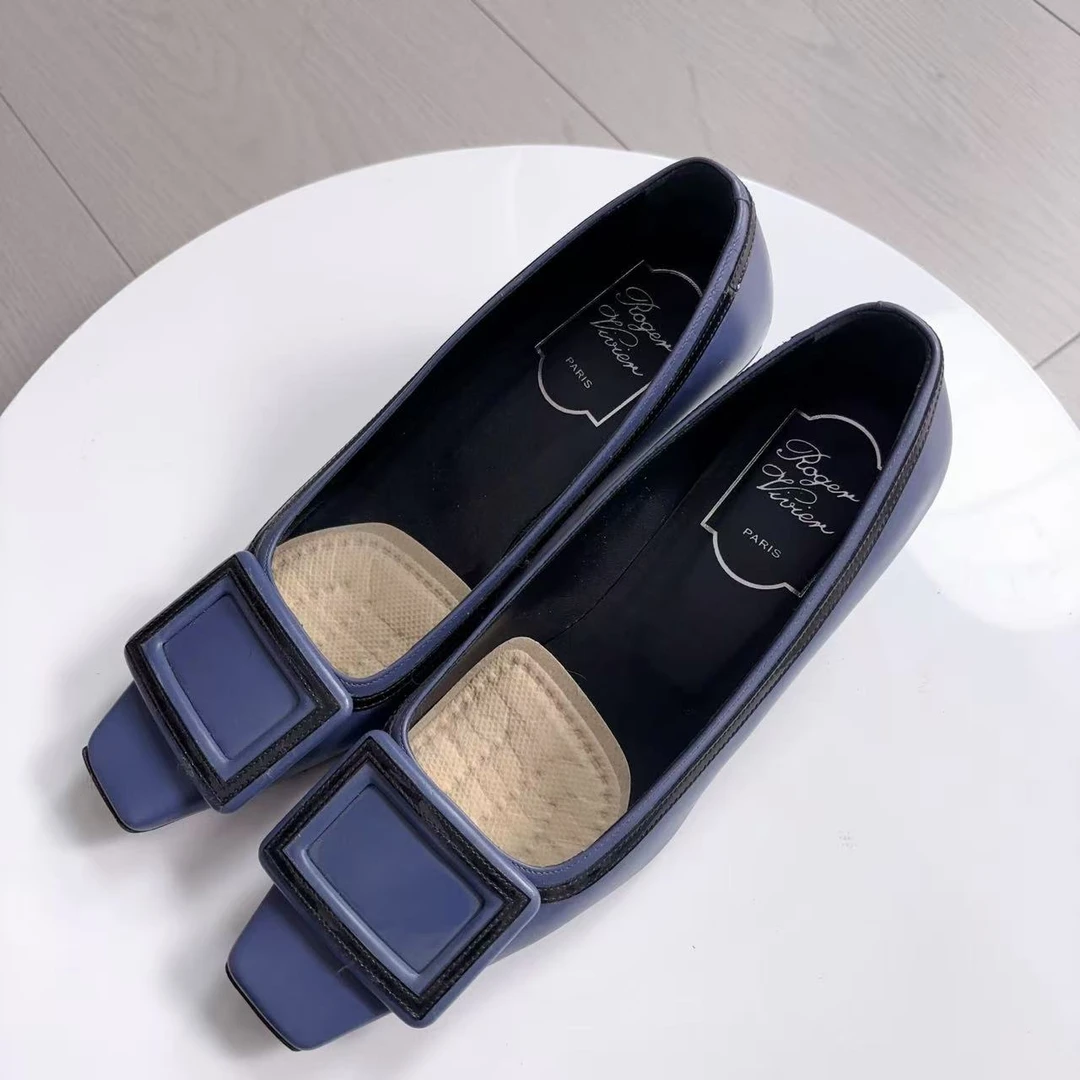 95新 Roger Vivier/罗杰·维威耶  RV平底鞋35码蓝/ 251121VCW2Z04