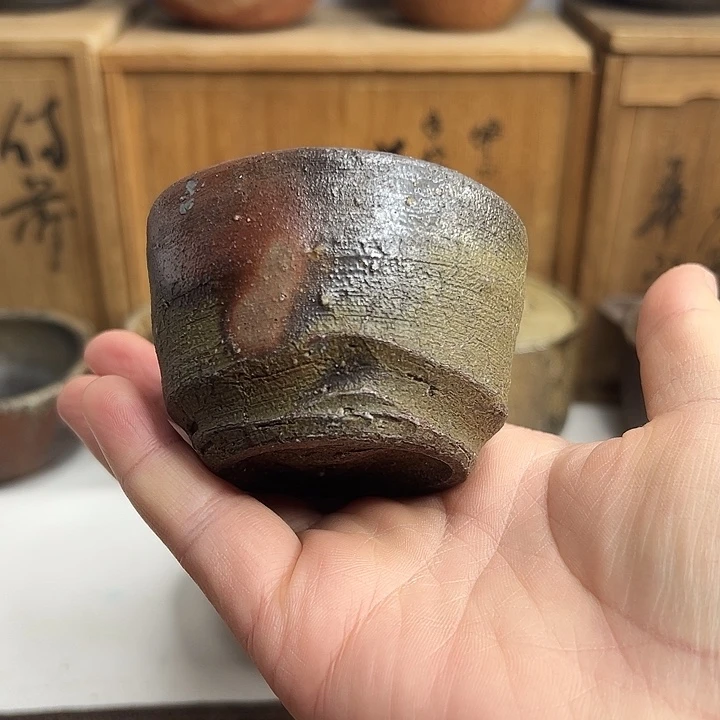 备前烧，和仁荣辛主人杯，杯身两处窑沾，陶阳徒弟