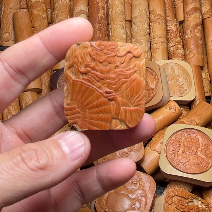 实心竹雕刻手把件