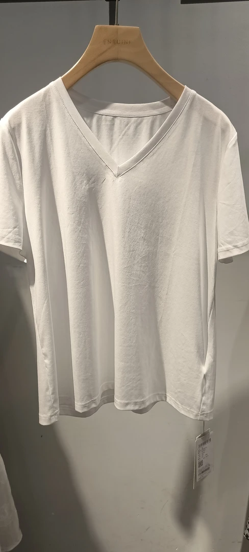 V领设计100%棉的面料穿起来舒适透气性极高版型款松遮肉显瘦
