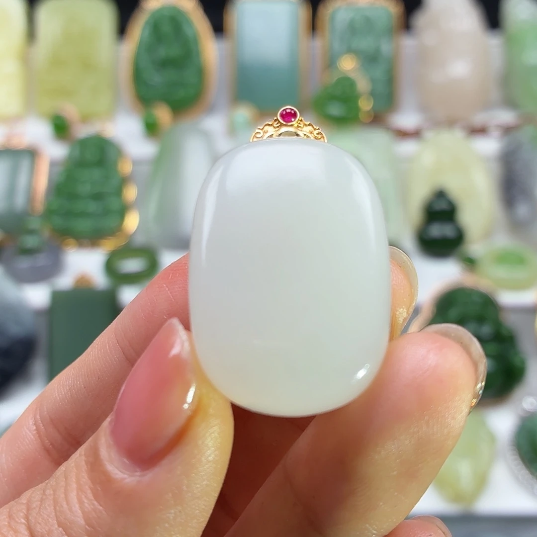 和田玉18K金镶嵌颈饰