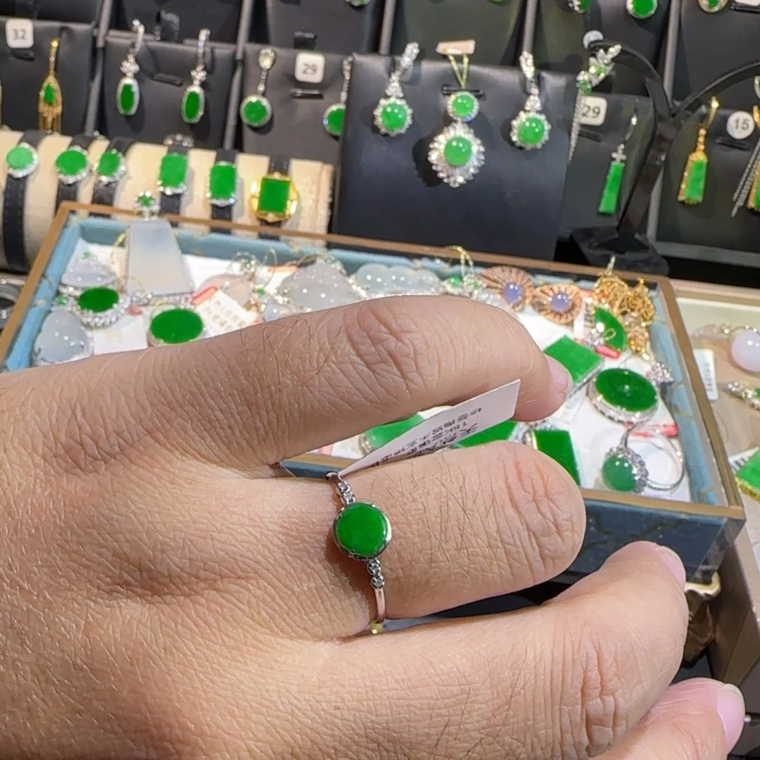 翡翠18K金镶嵌颈饰戒指