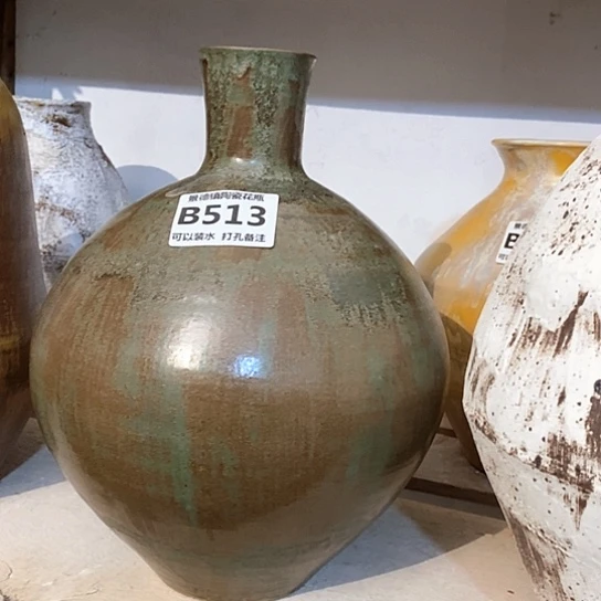 瓶景德镇陶瓷。景德镇陶瓷