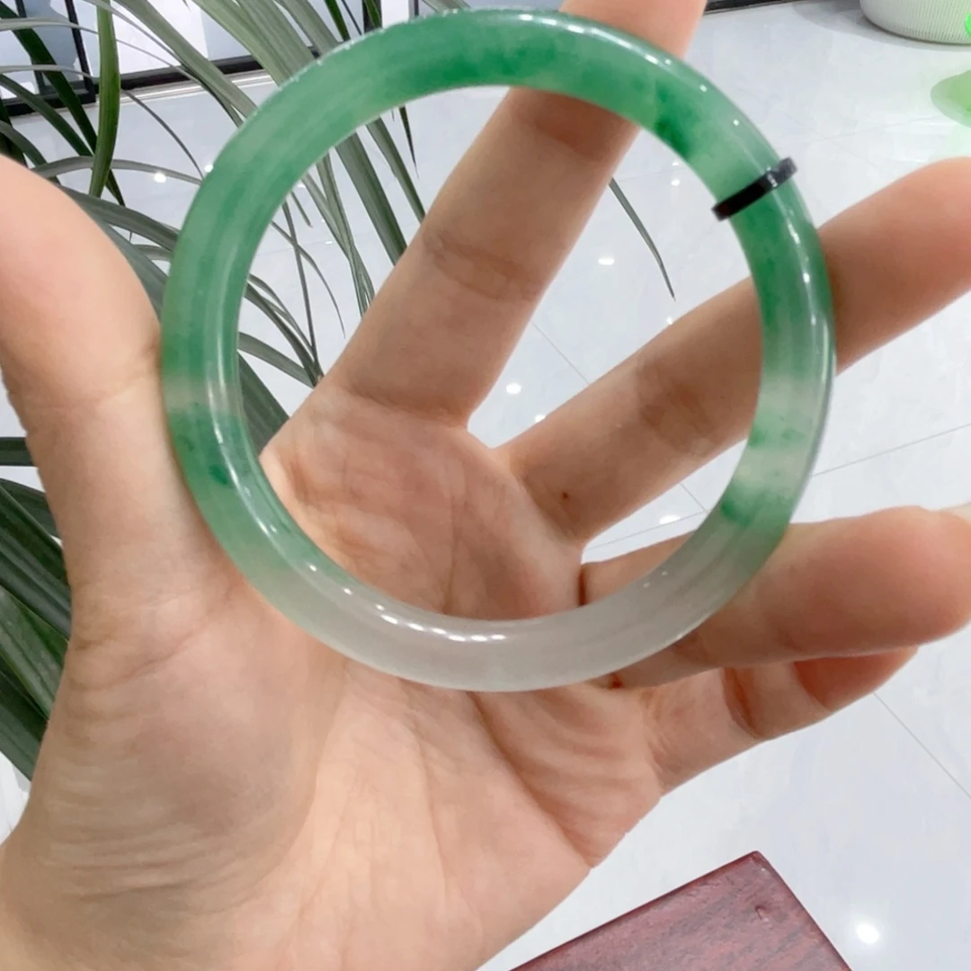 石英质玉（非洲翠）手镯未镶嵌森*
