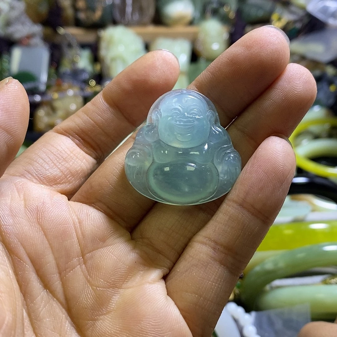 未镶嵌岫玉颈饰一个