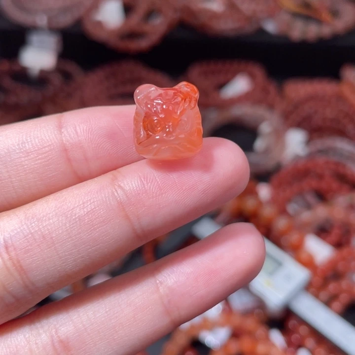 南红玛瑙未镶嵌醒狮头2124打孔备注