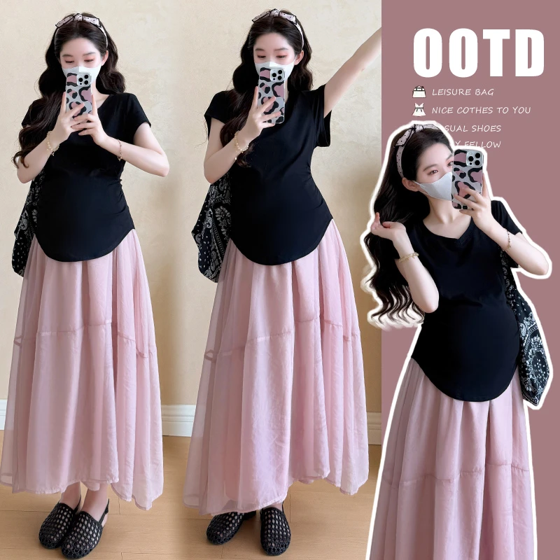 时髦孕妇装新款2025新款黑色V领短袖T恤加百搭半身裙网红款两件套
