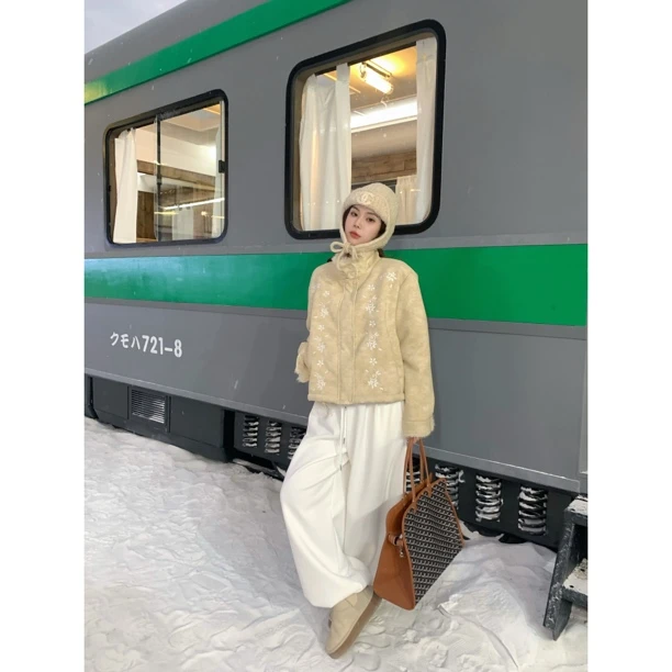 赵小小【冬野花集】9725 法式复古简约刺绣毛绒外套女简约加厚重工