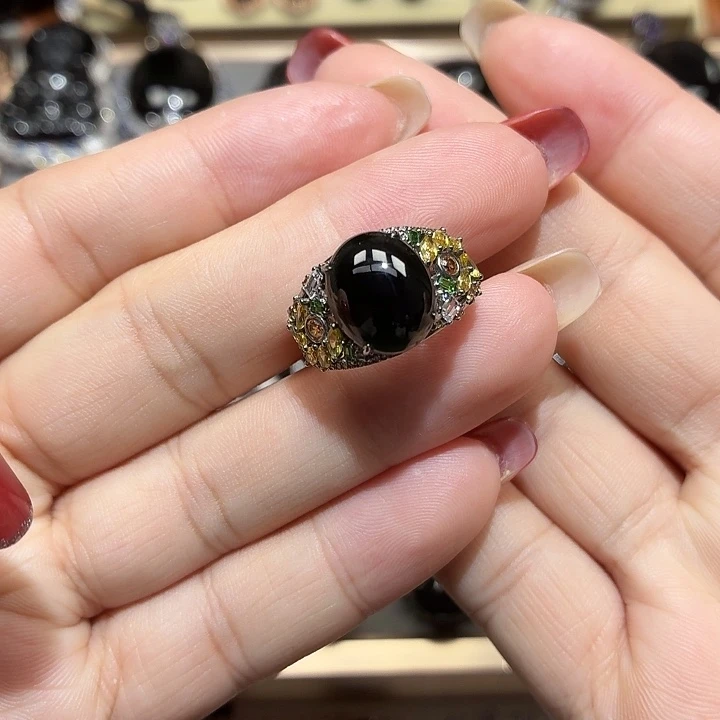 翡翠18K金镶嵌戒指