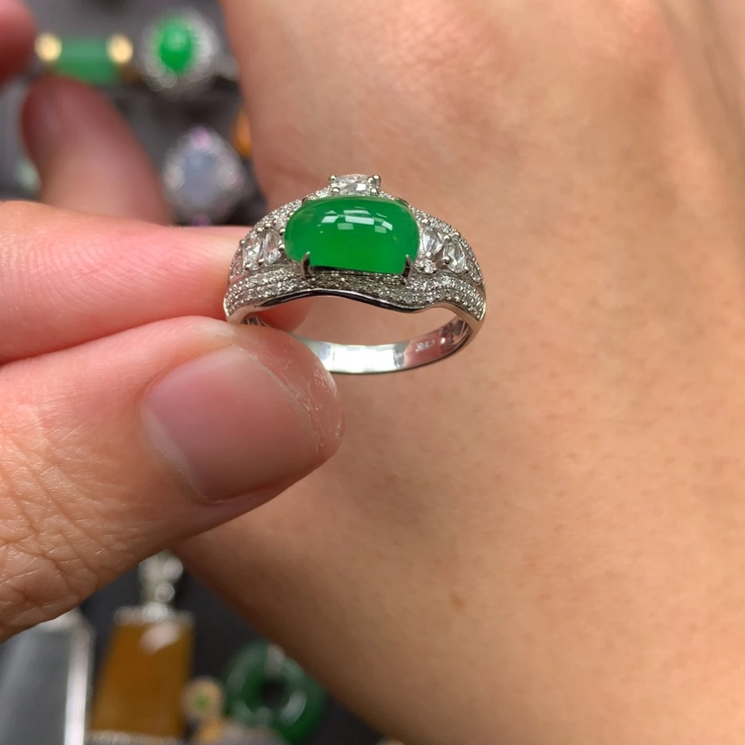 翡翠18K金镶嵌戒指