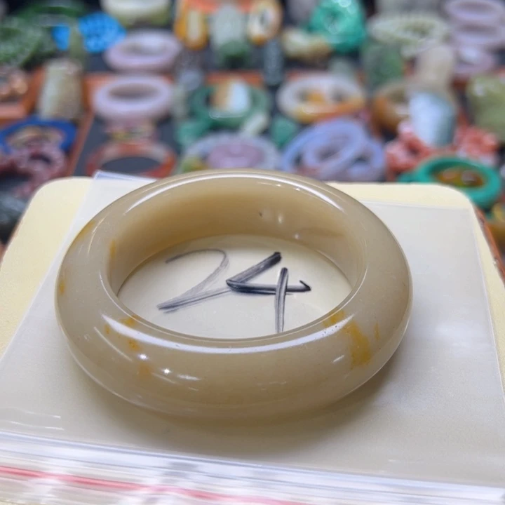 石英质玉手镯未镶嵌公*陈24