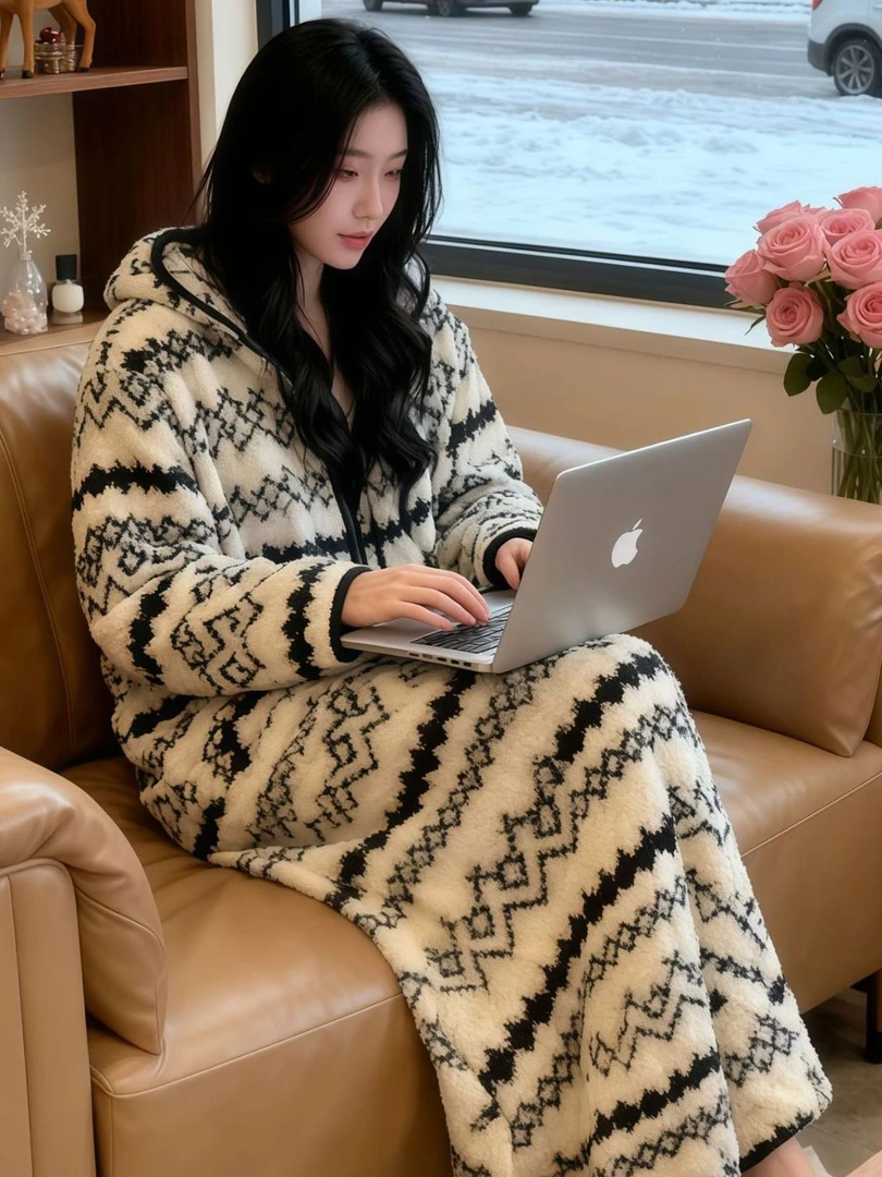 【行走的被窝】加厚保暖韩系新款连帽米粒绒大码家居服外出条纹睡袍