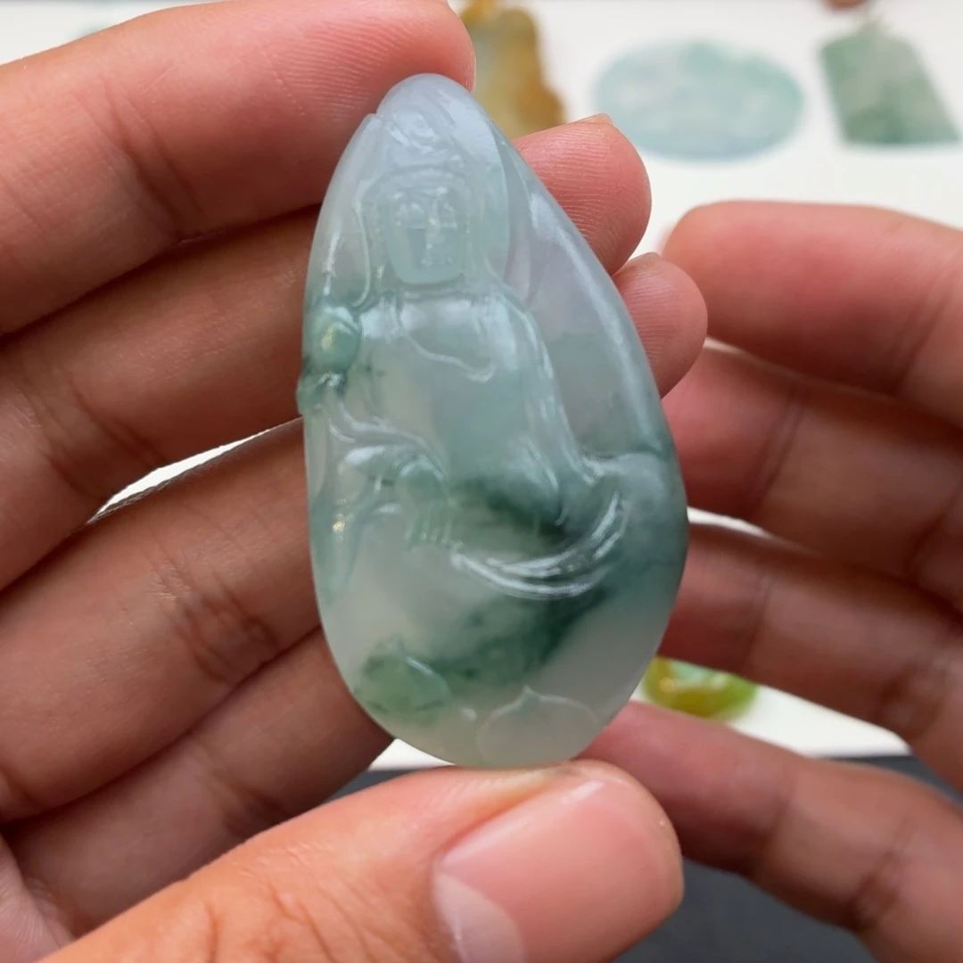 定制翡翠未镶嵌随形观音