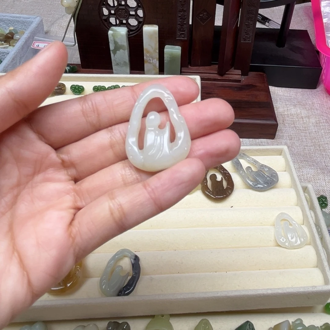 蝶***和田玉未镶嵌珠宝半成品