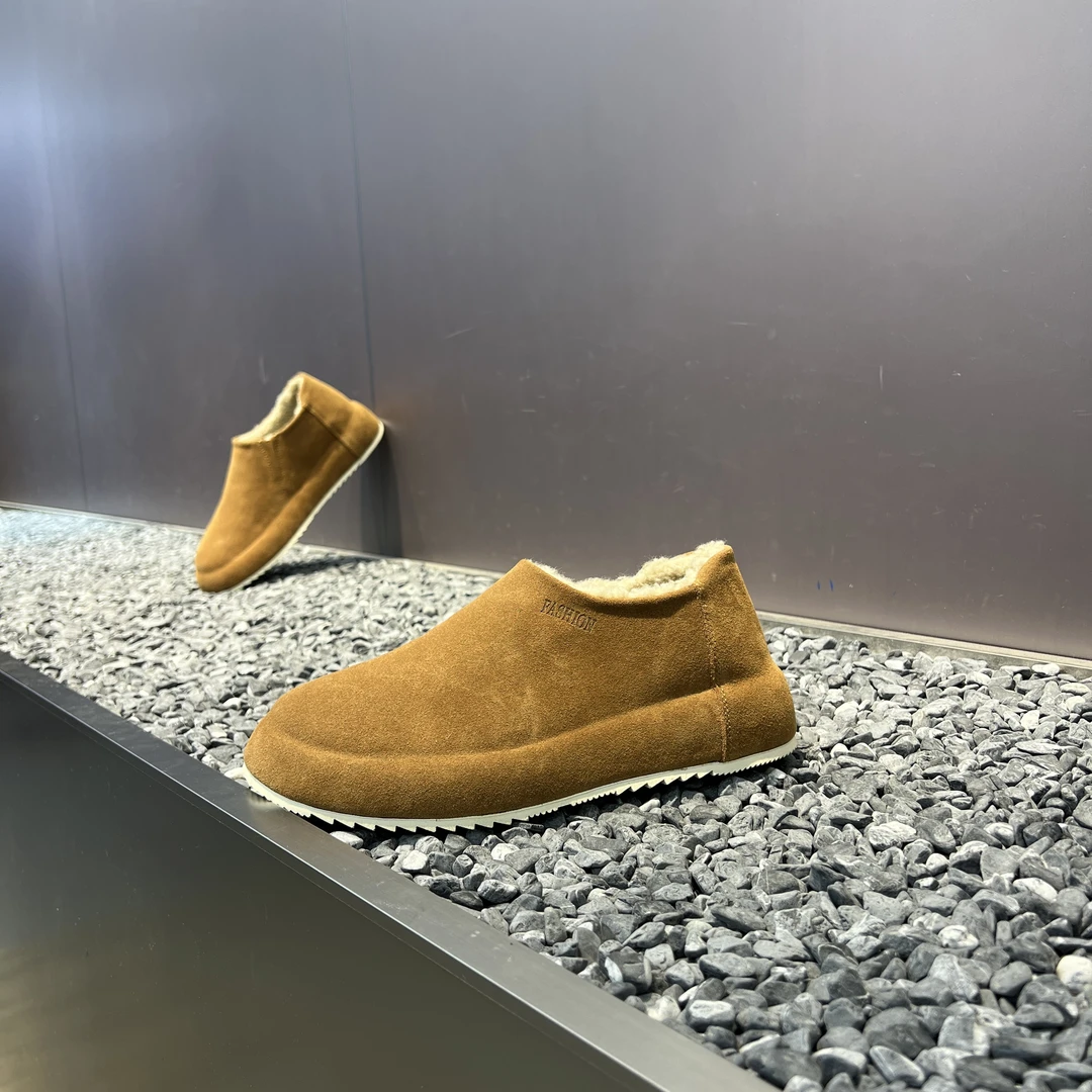 2025广州冬季新款反毛皮简约低帮超轻厚底青春百搭休闲时尚潮男鞋